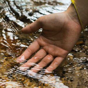 Biblio'Ressources- Des descriptions captivantes grâce aux cinq sens  - le toucher l'eau